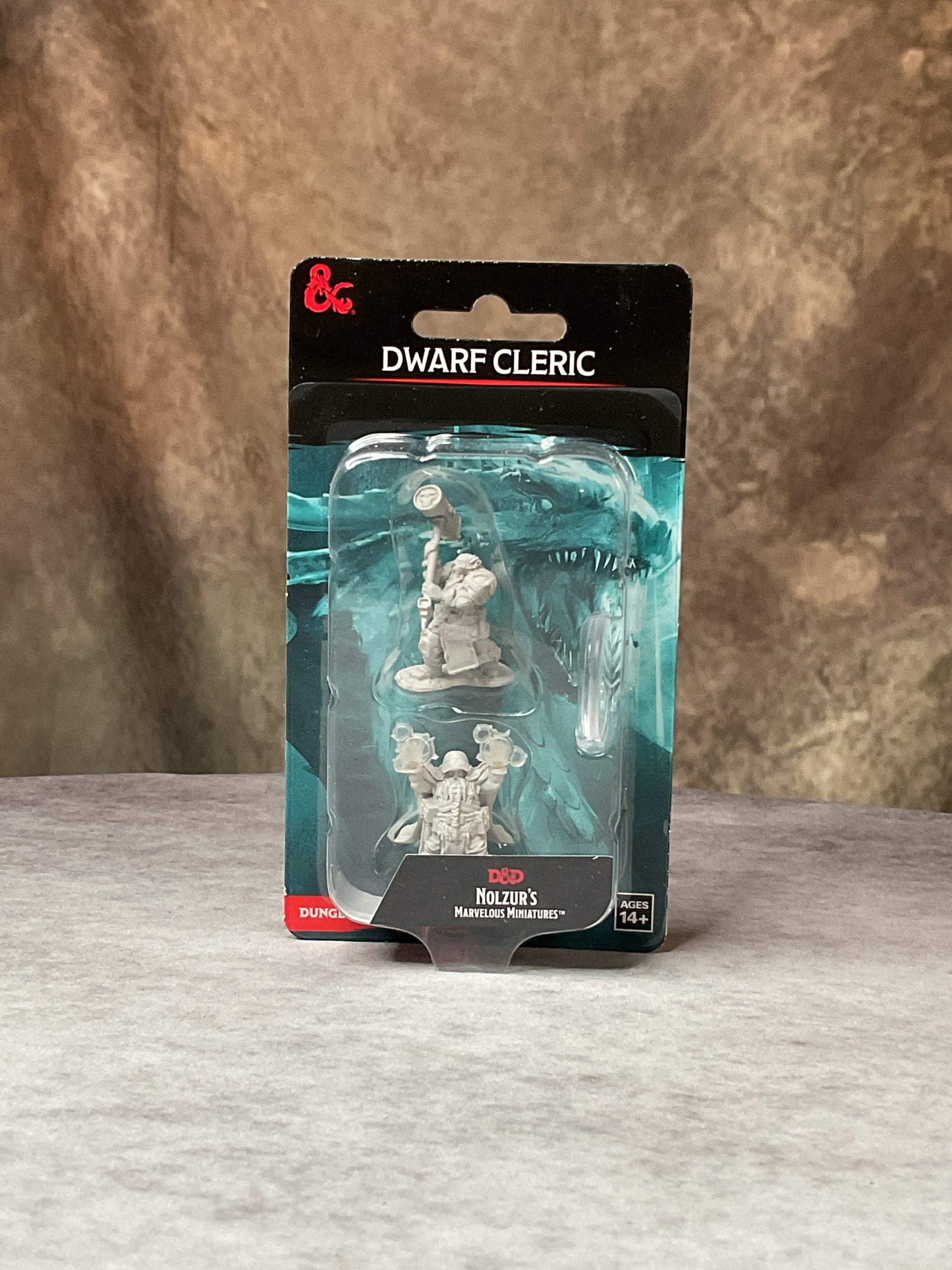 Miniatures – D&D Nolzur's Marvelous Miniatures: Unpainted Minis– Wave 7– Female Half – Orc Fighter