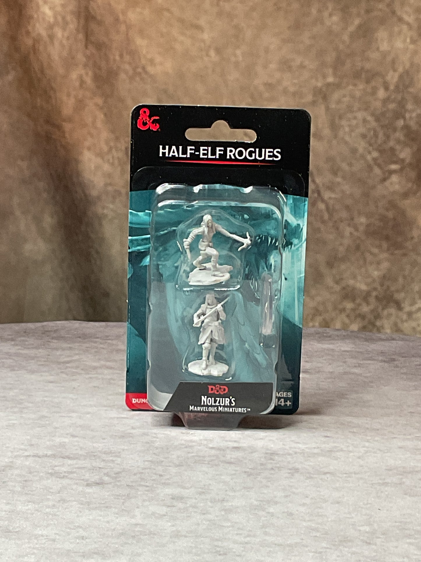 Miniatures – D&D Nolzur's Marvelous Miniatures: Unpainted Minis– Wave 17– Half – Elf Rogue Female