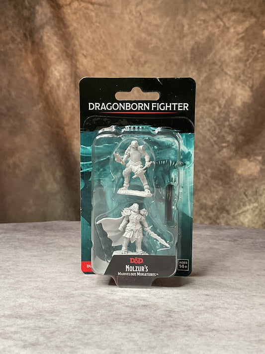 Miniatures – D&D Nolzur's Marvelous Miniatures: Unpainted Minis– Wave 15– Dragonborn Fighter Female