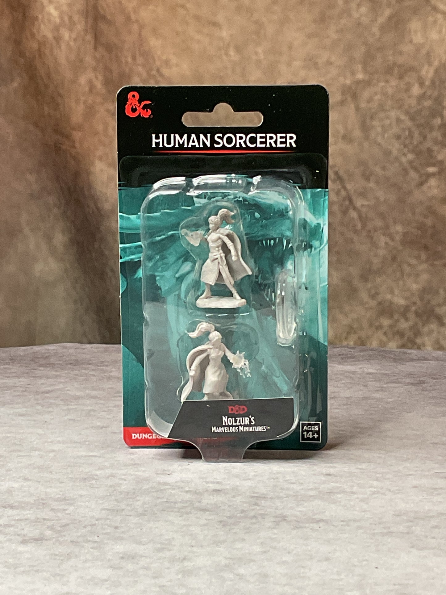 Miniatures – D&D Nolzur's Marvelous Miniatures: Unpainted Minis– Wave 10– Female Human Sorcerer