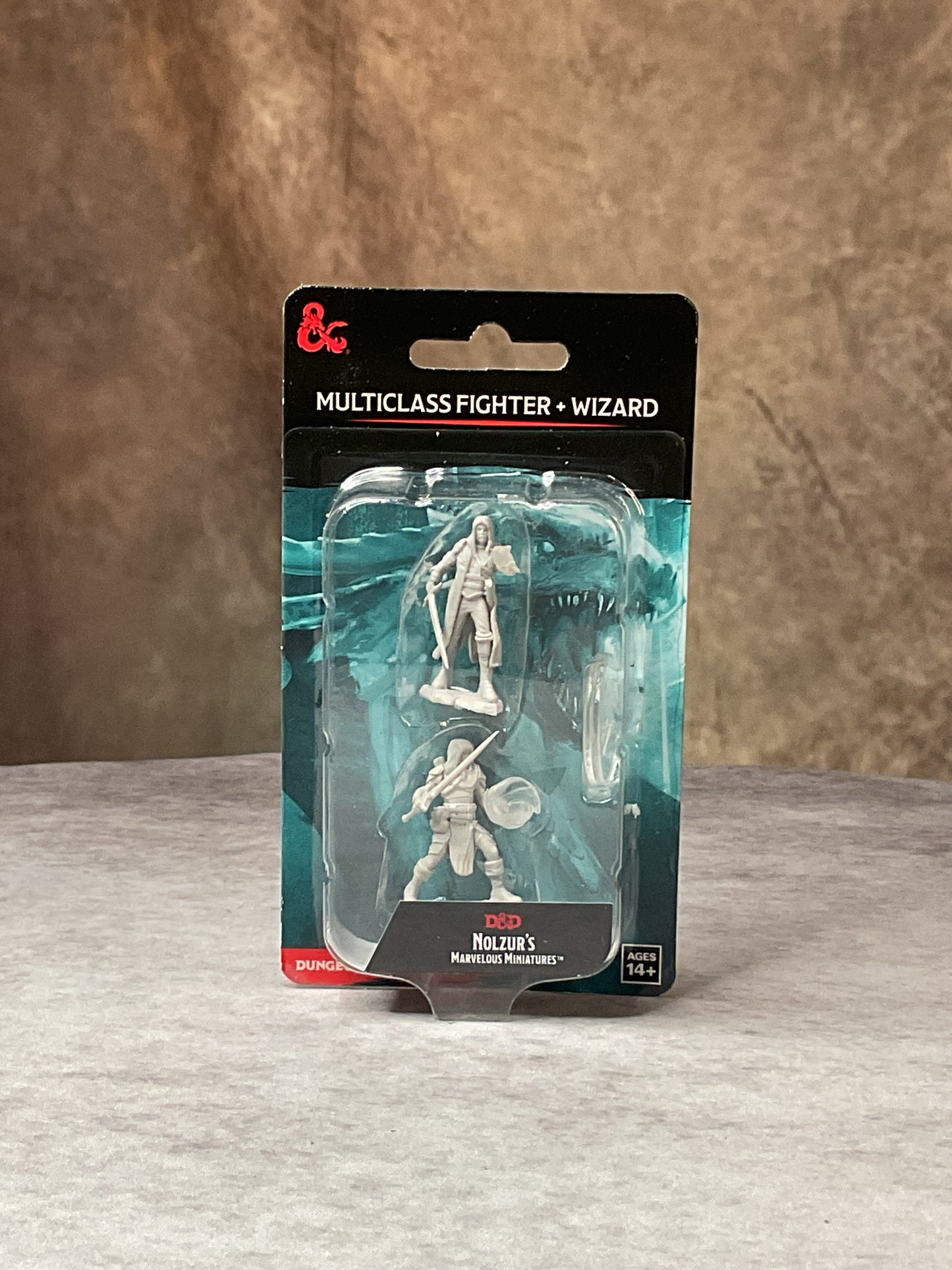 Miniatures – D&D Nolzur's Marvelous Miniatures: Unpainted Minis– Wave 13– Multiclass Fighter + Wizard Male